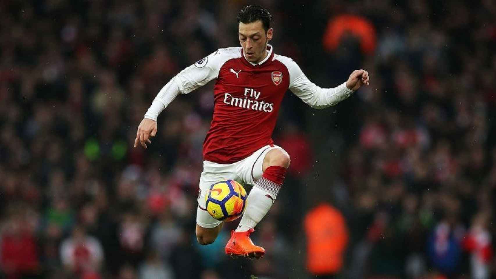 Özil, en un partido con el Arsenal. Foto: arsenal.com
