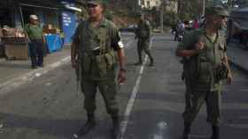 Soldados en una calle de Guatemala.