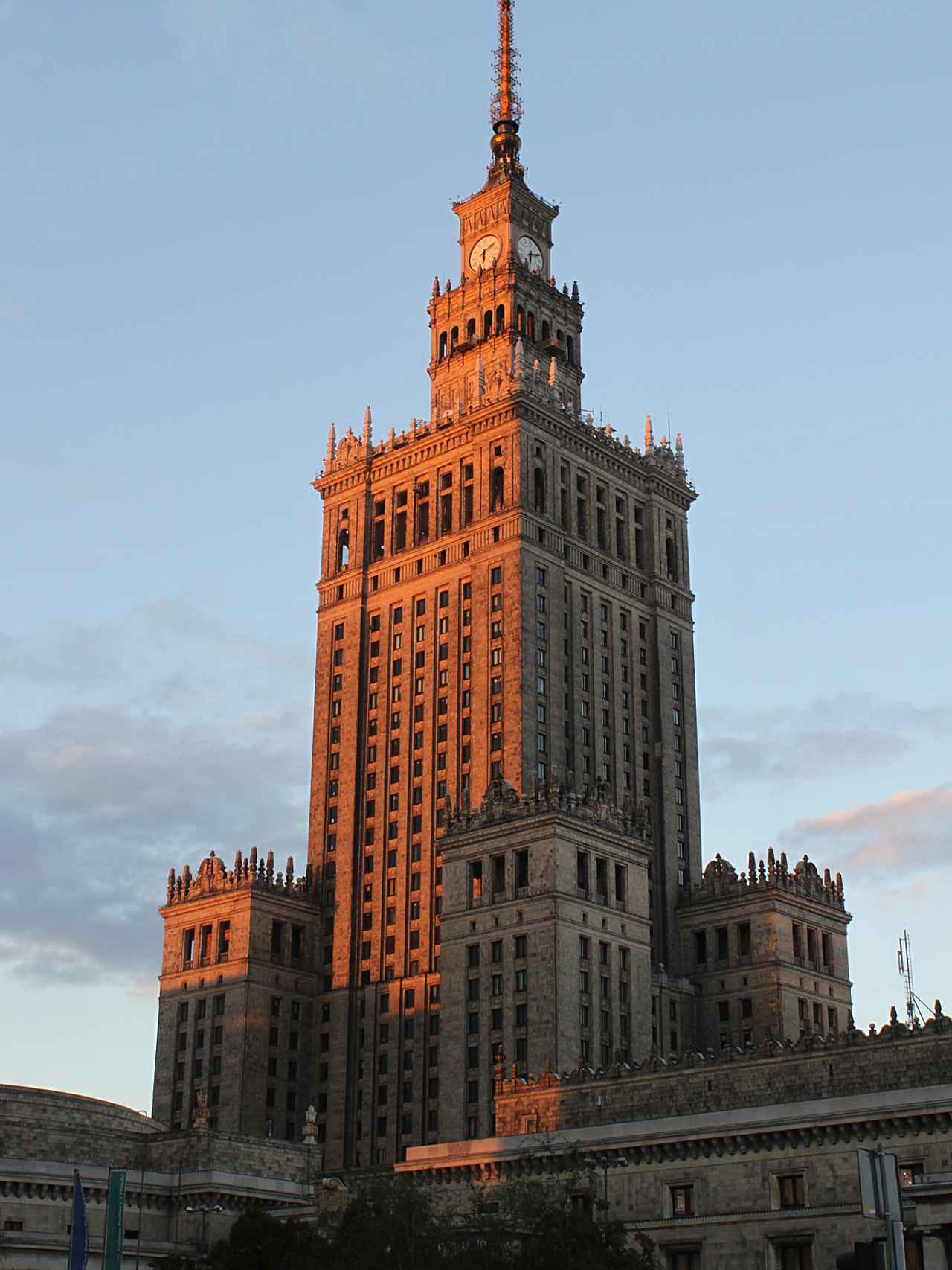 El Palacio es apodado 'Pekin' por sus siglas en en polaco.