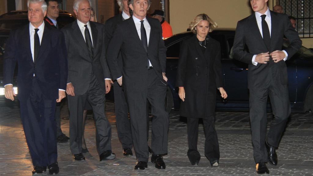 Los hijos de la duquesa de Alba junto a Alfonso Díez.