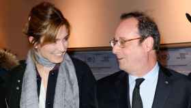 Julie Gayet y François Hollande en un evento.