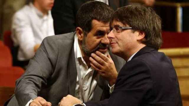 Jordi Sànchez, a la izquierda, junto a Carles Puigdemont./
