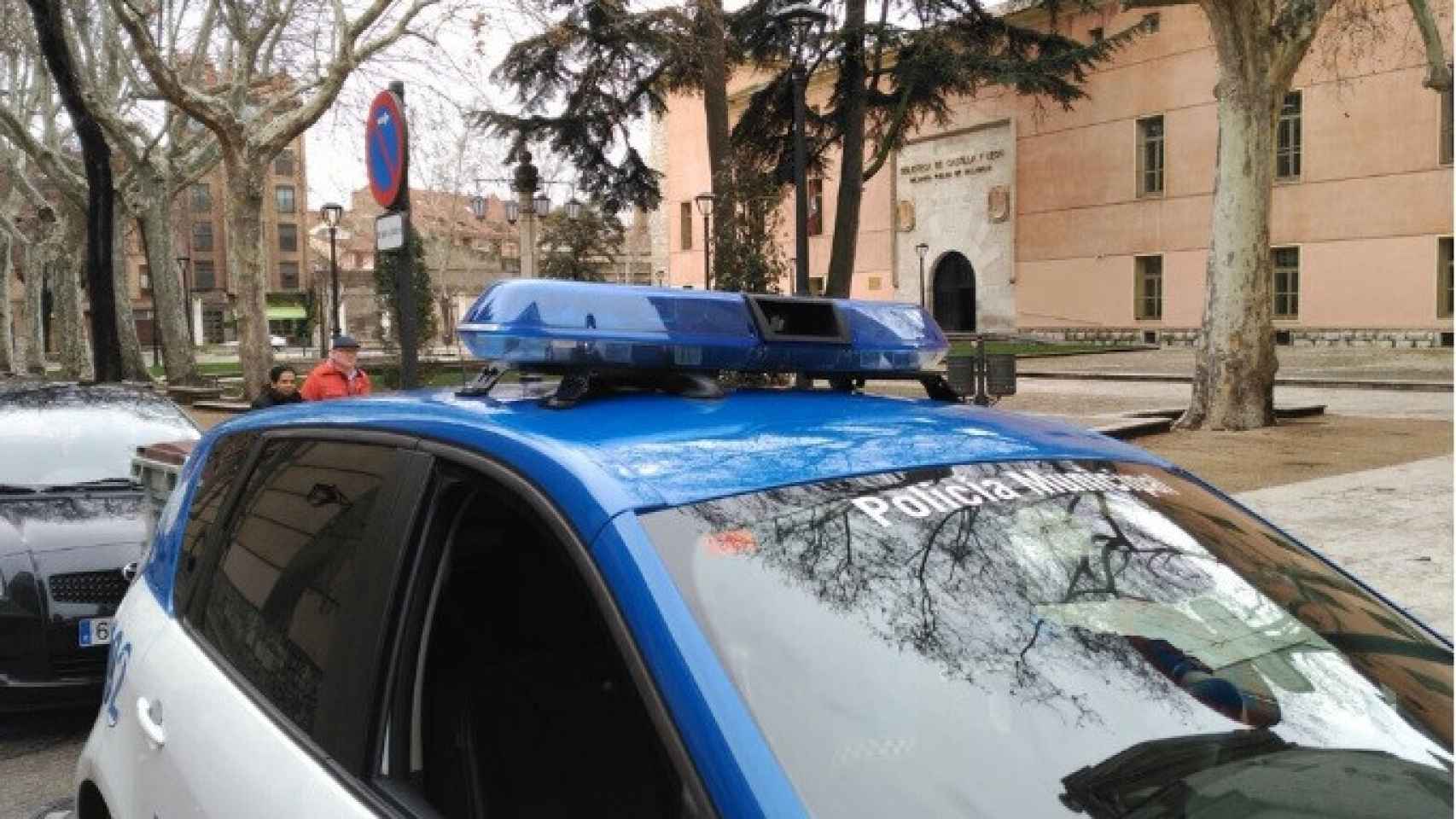 Valladolid-policia-biblioteca-insultos-expulsado