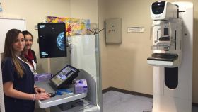 El nuevo mamógrafo digital del complejo hospitalario Ruber Juan Bravo emite menos radiación.