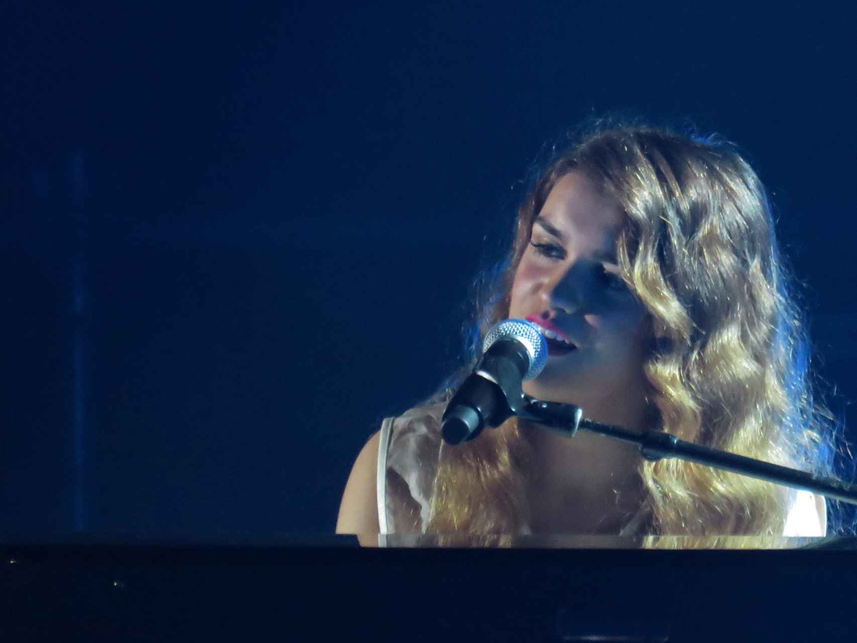 Amaia Romero durante el concierto de 'OT' en Barcelona. GTRES.