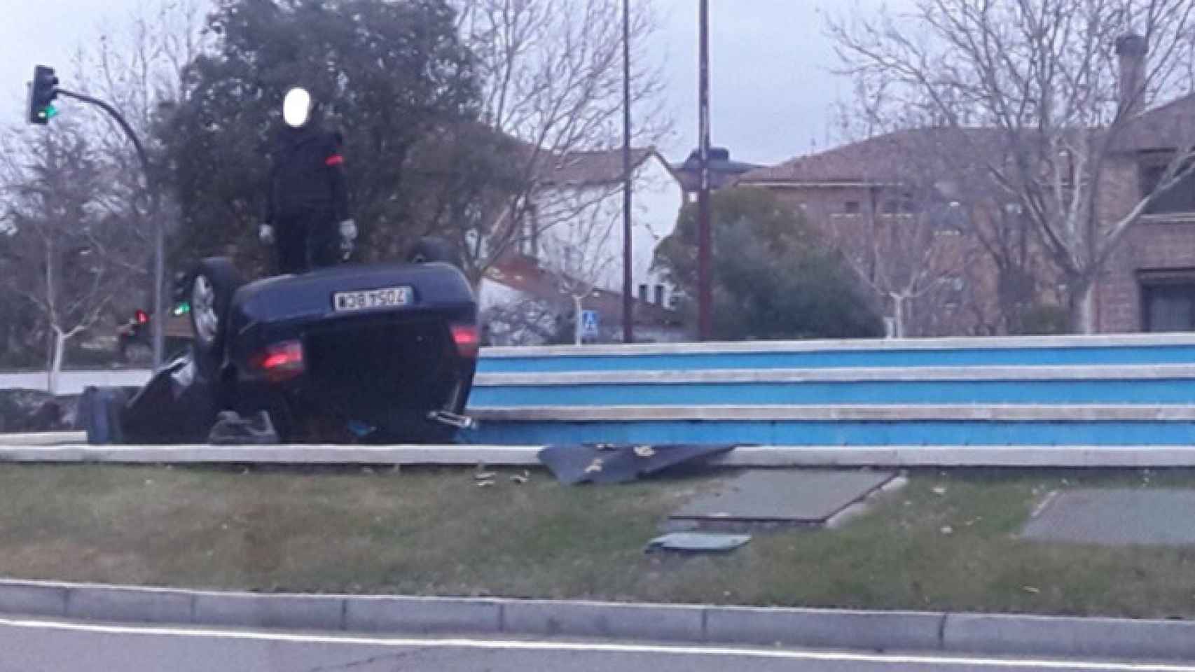 Valladolid-coche-vuelta-campana-policia