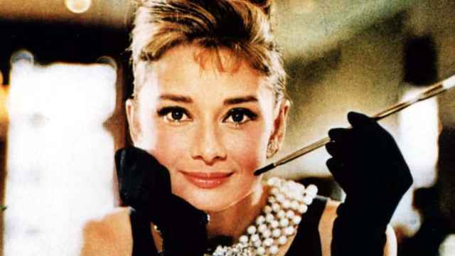 La historia que tejió el vestido de Audrey Hepburn en 'Desayuno con Diamantes'