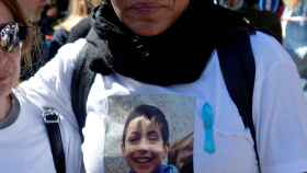 Ana Julia, en una manifestación de estas semanas, con una camiseta con la imagen de Gabriel.