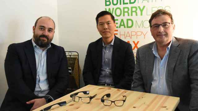 De izquierda a derecha: Alfonso Colomé, CEO de Streye; James Lee, Head of Sales de Google Glass en Google; y Juan José Beltrán, director de estrategia de Streye.