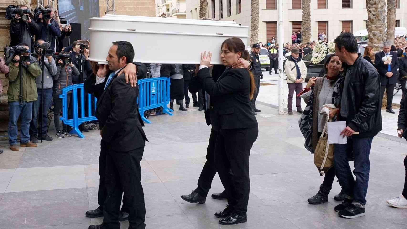 El último adiós a Gabriel: multitudinario funeral en Almería