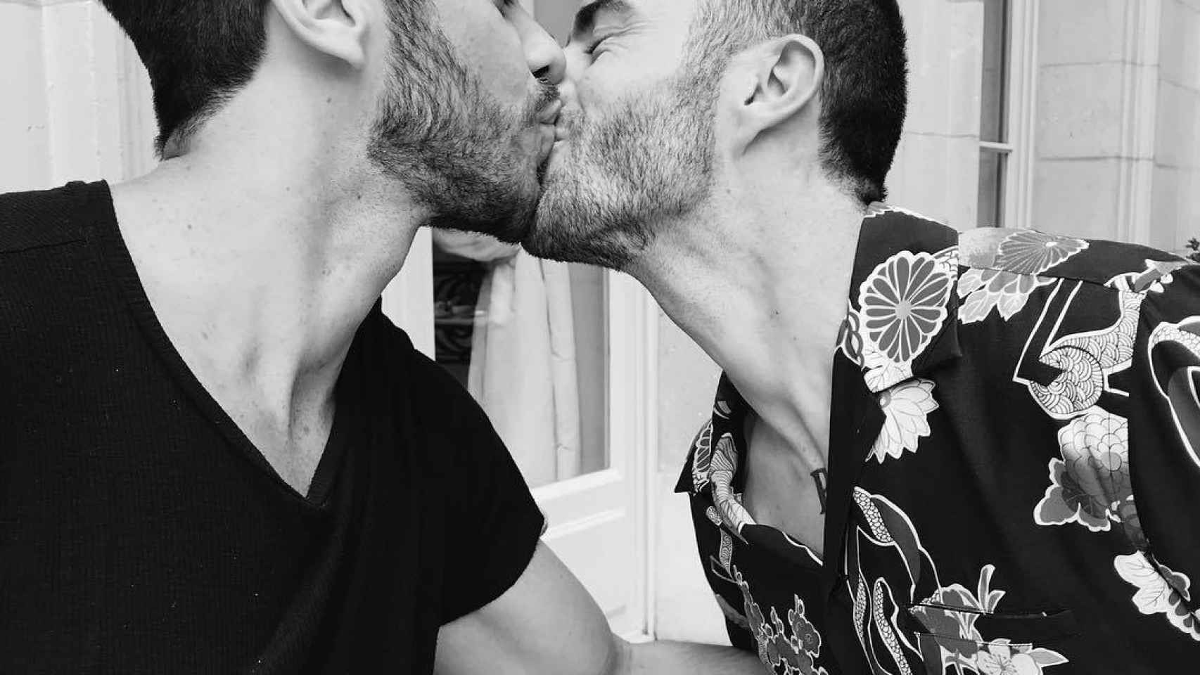 Imágenes del día: El romántico beso entre Pelayo Díaz y Andy Mc Dougall