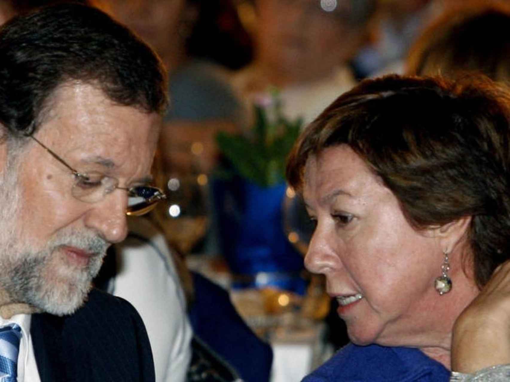 Rajoy junto a la senadora Pilar Barreiro, en una foto de archivo./