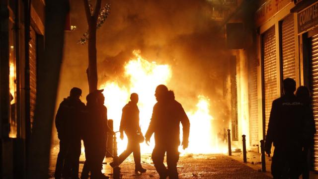 Los sindicatos policiales piden medidas contra los terroristas callejeros de Lavapiés