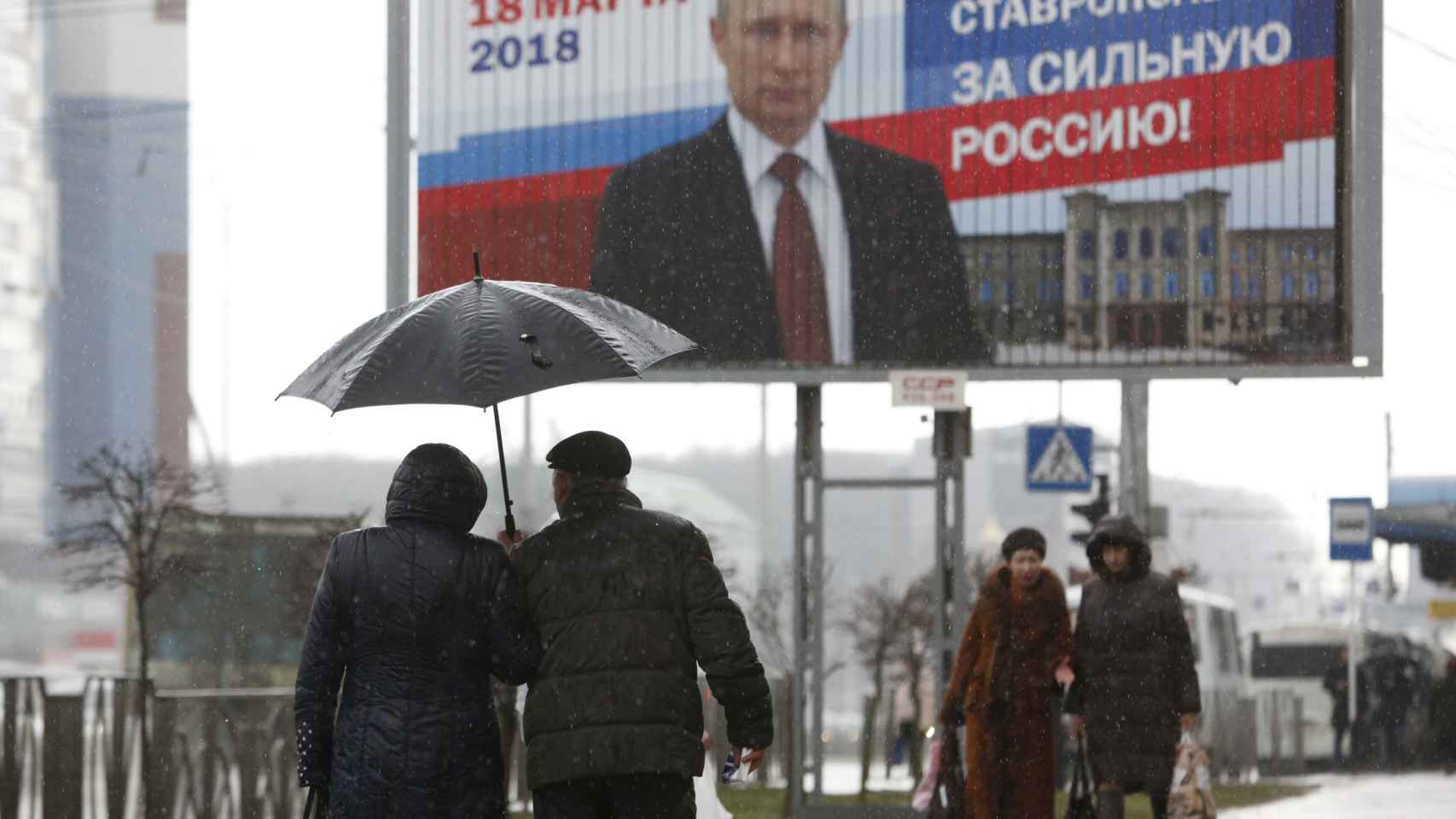 Cartel electoral de Putin en una calle de Moscú