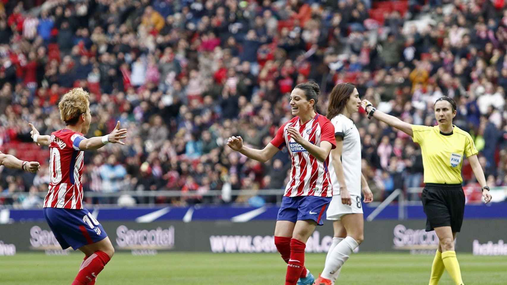 Las jugadoras del Atlético celebran el 1-0.