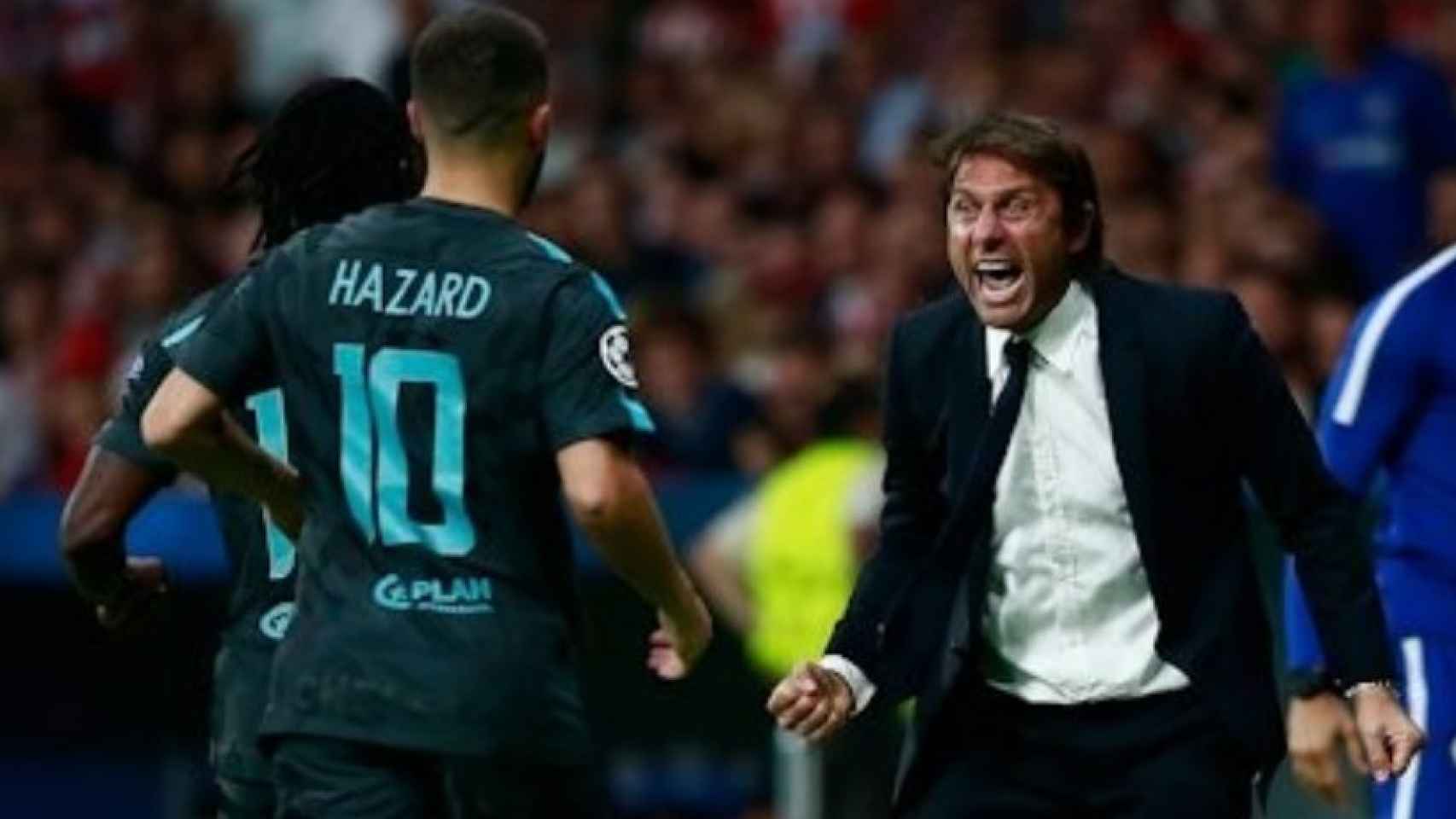 Hazard celebra con Conte. Foto: chelseafc.com
