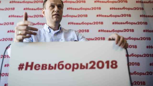 El opositor Alexey Navalny durante una conferencia hoy en la que ha denunciado el fraude electoral.