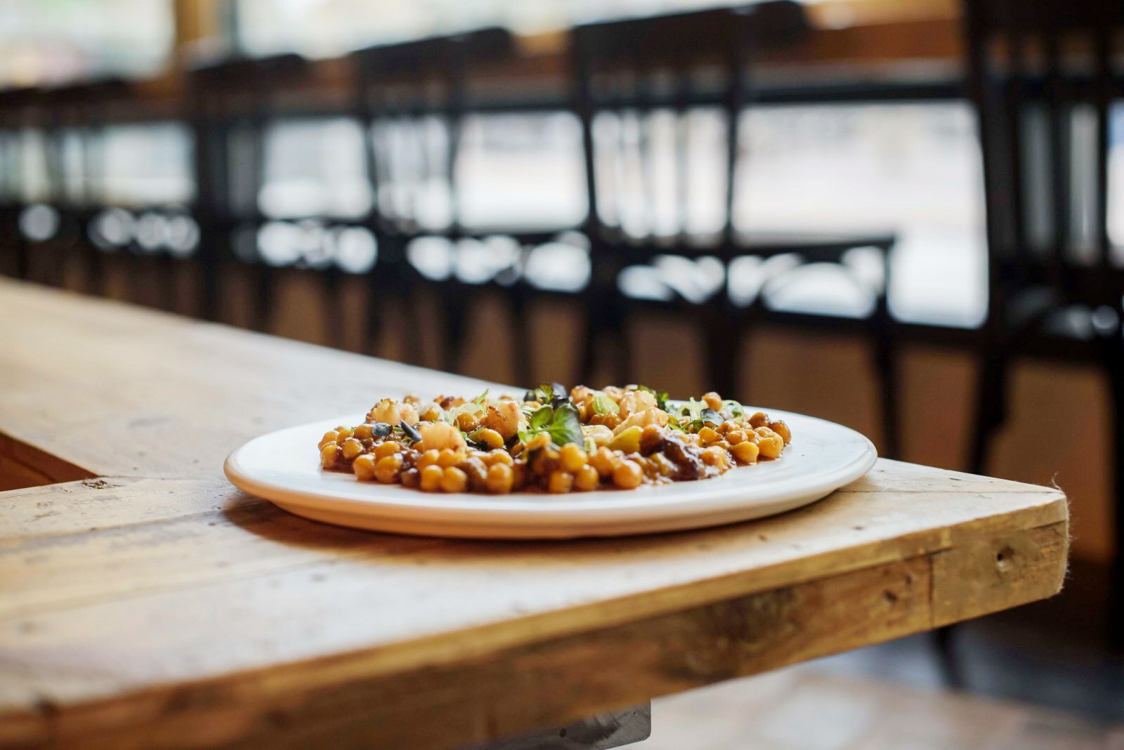 Platos Fismuler BCN_ garbanzos salteados con cigalitas