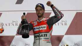 Dovizioso celebra su victoria en el GP de Qatar.