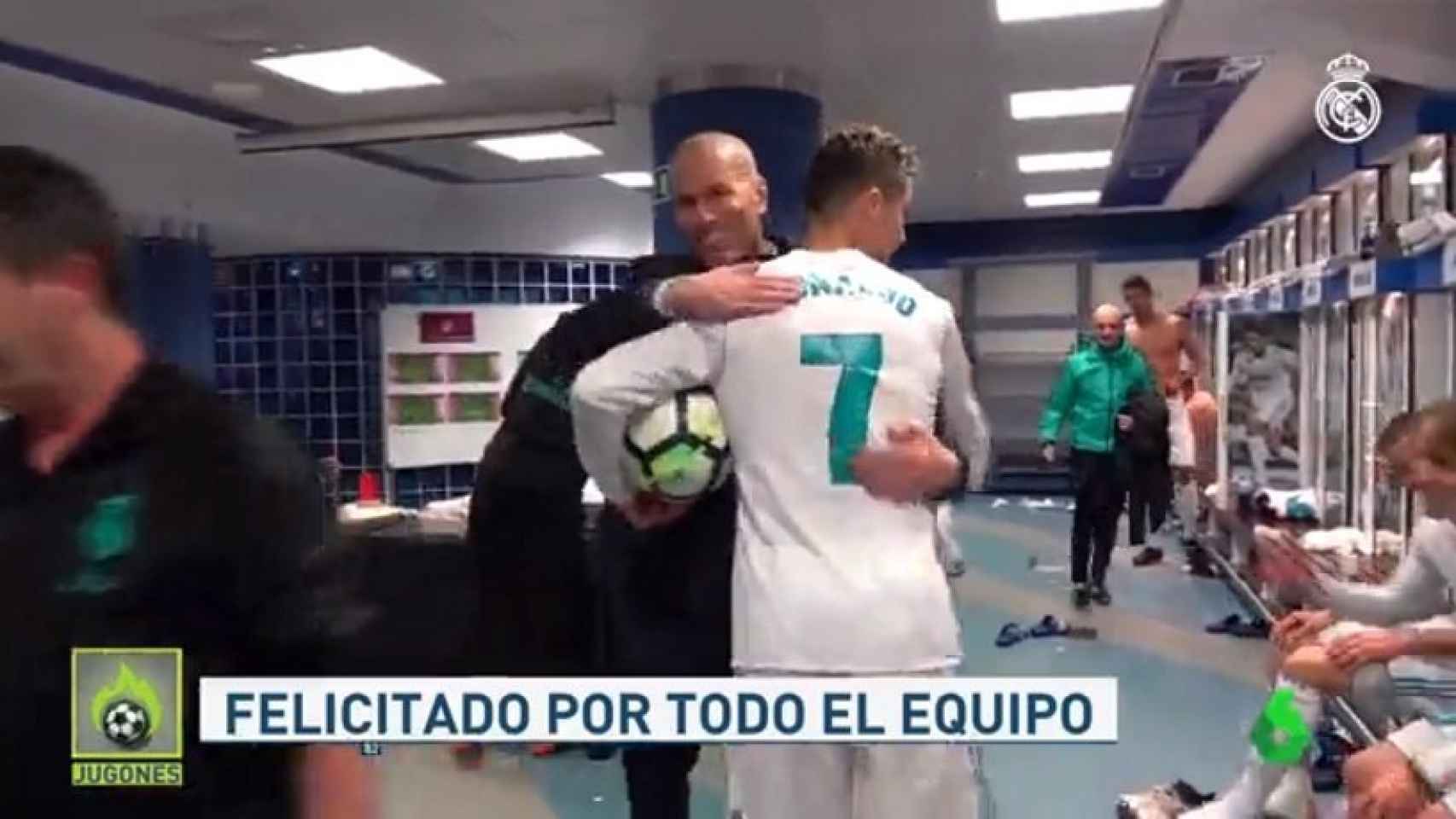 Recibimiento del vestuario a Cristiano Ronaldo tras anotar cuatro goles ante el Girona. Foto: Jugones.