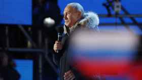 Putin celebrando el domingo en Moscú su victoria en las presidenciales. Foto: Reuters