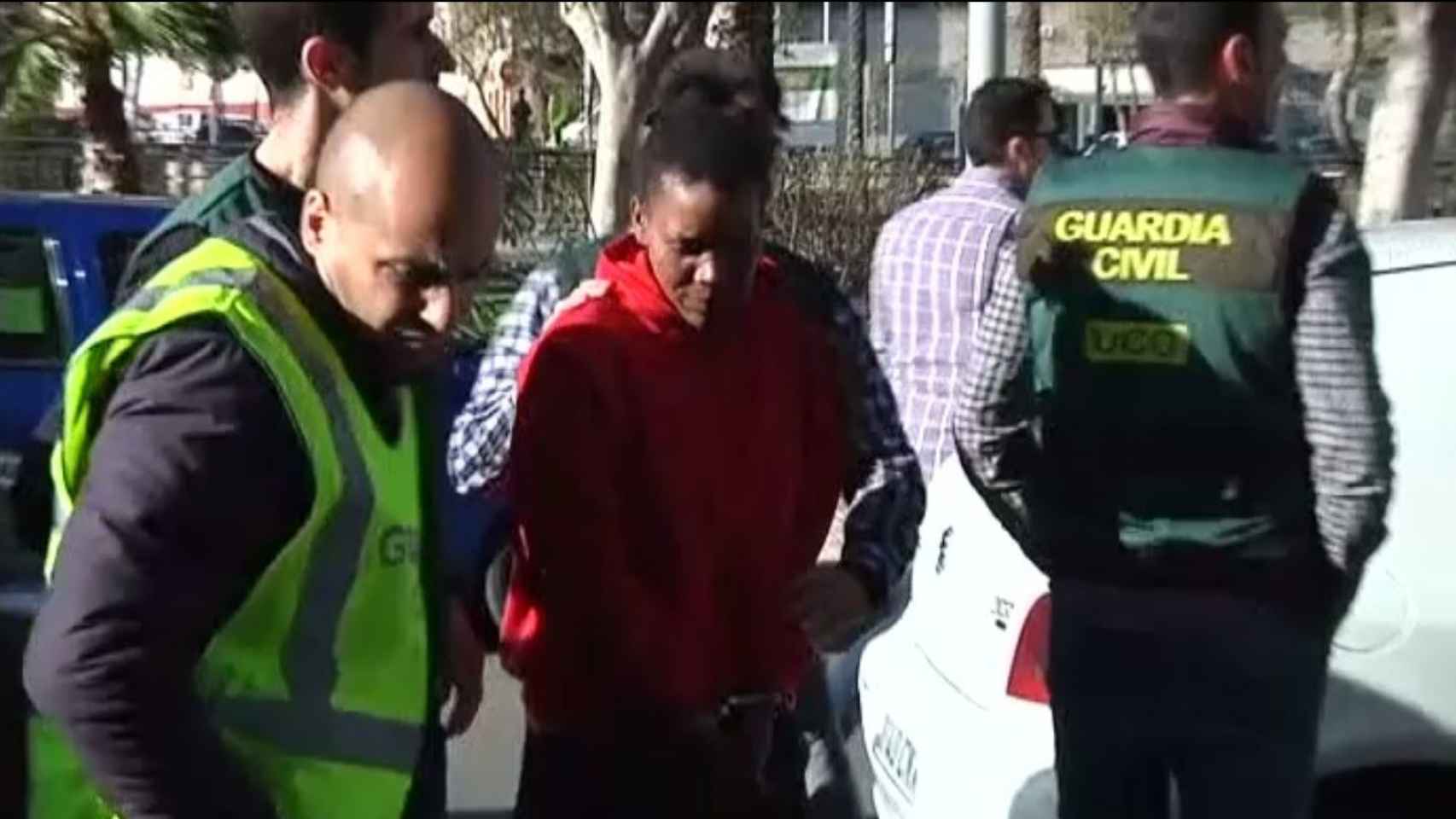 Ana Julia detenida por la Guardia Civil.