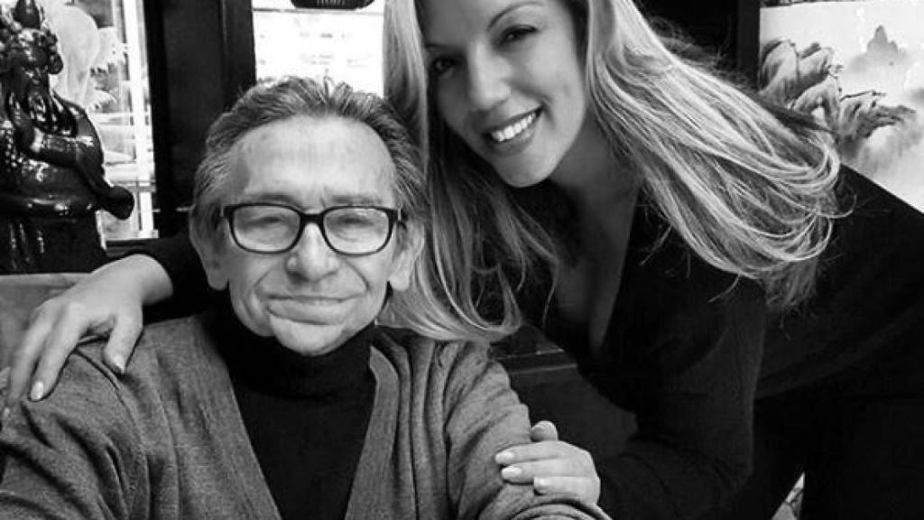 Rebeca junto a su padre, José María Pous.