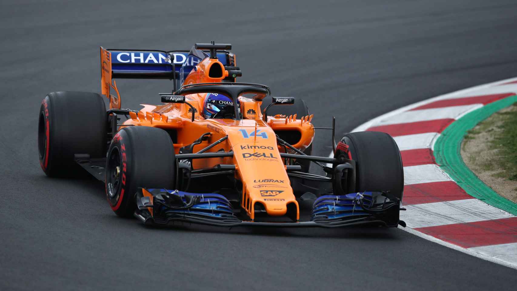 Fernando Alonso rueda con su nuevo McLaren con motor Renault.