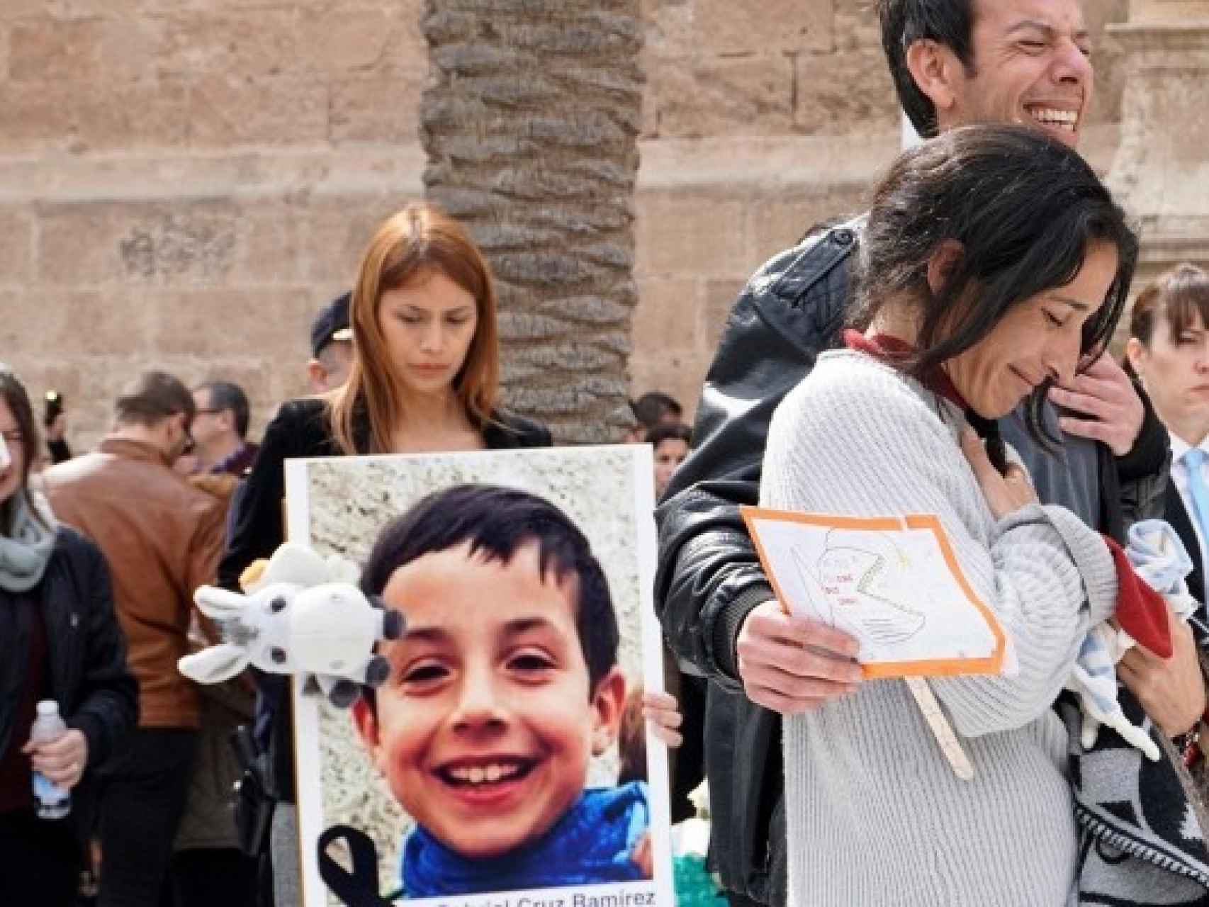 Patricia Ramírez y Ángel David Cruz, padres de Gabriel, durante el funeral del pequeño, celebrado el martes 13 de marzo en la catedral de Almería.
