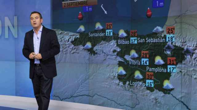 Roberto Brasero exponiendo la predicción meteorológica en Antena 3.