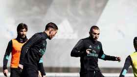 Benzema y Theo Hernández entrenando junto al Castilla