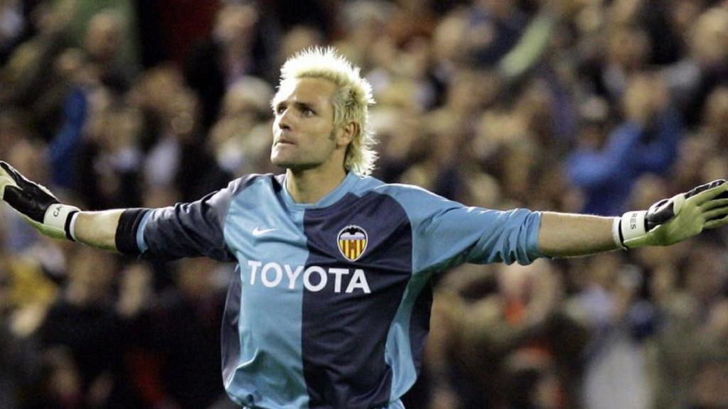 Santi Cañizares, cuando jugaba por el Valencia, en una imagen de archivo.