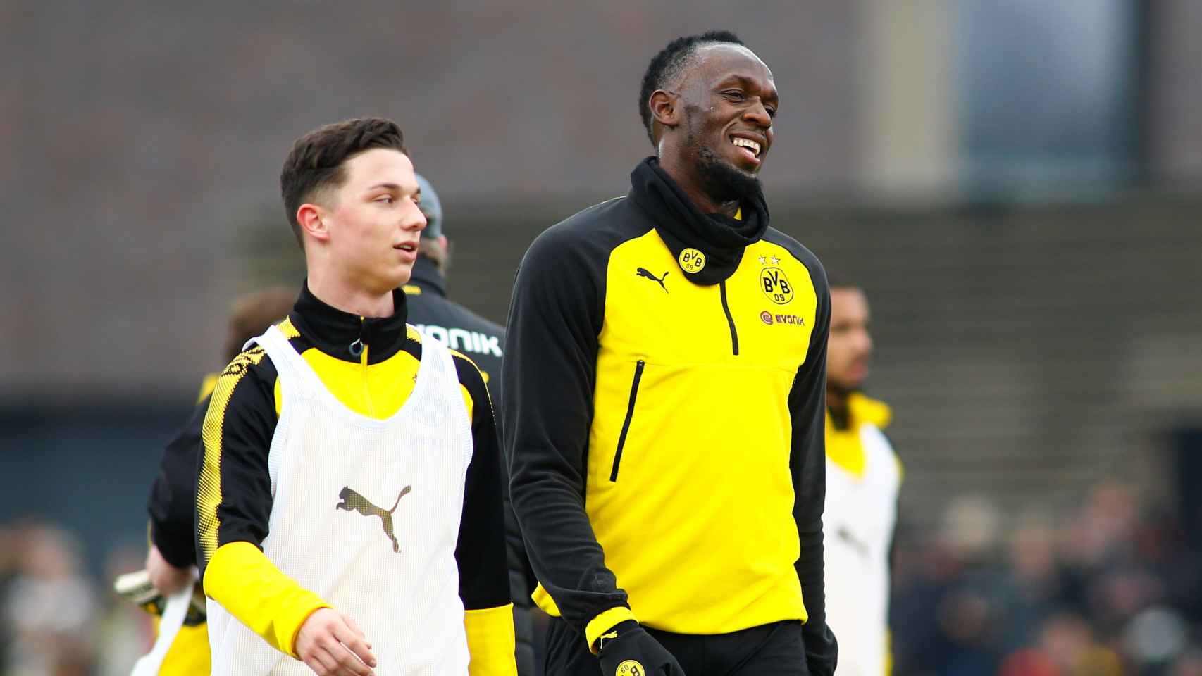 Usain Bolt no pudo tener un primer entrenamiento mejor con el Dortmund.