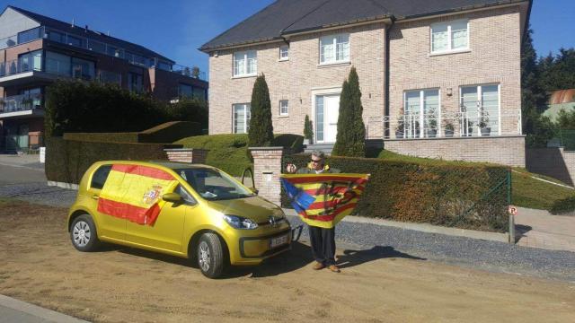 La D.U.E. llegando a la casa de Puigdemont en Waterloo