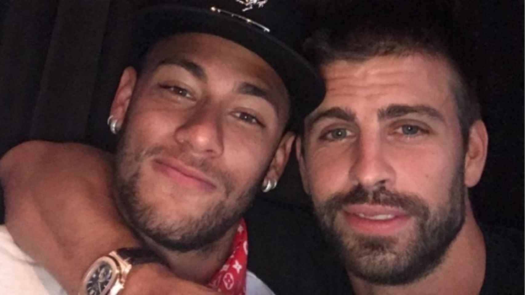 Neymar se queda con Piqué. Foto Instagram (@3gerardpique)