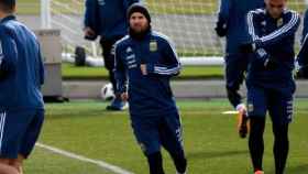Messi pisa Valdebebas. Foto: Twitter (@elchiringuitotv)