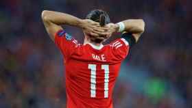 Bale se lamenta de una ocasión con Gales. Foto faw.cymru