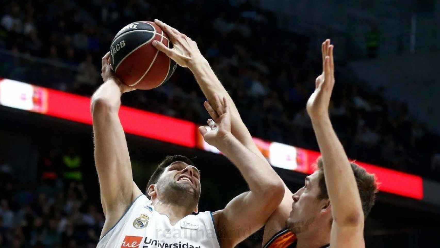 Felipe Reyes durante el partido ante Valencia Basket