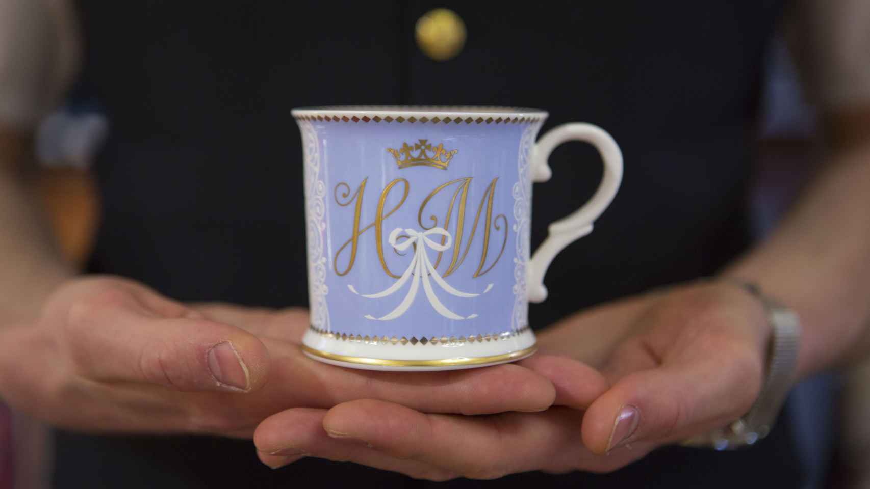en mayo de 2018 en porcelana china de Birchcroft Dedal coleccionable con diseño alusivo a la boda entre el príncipe Harry y Meghan