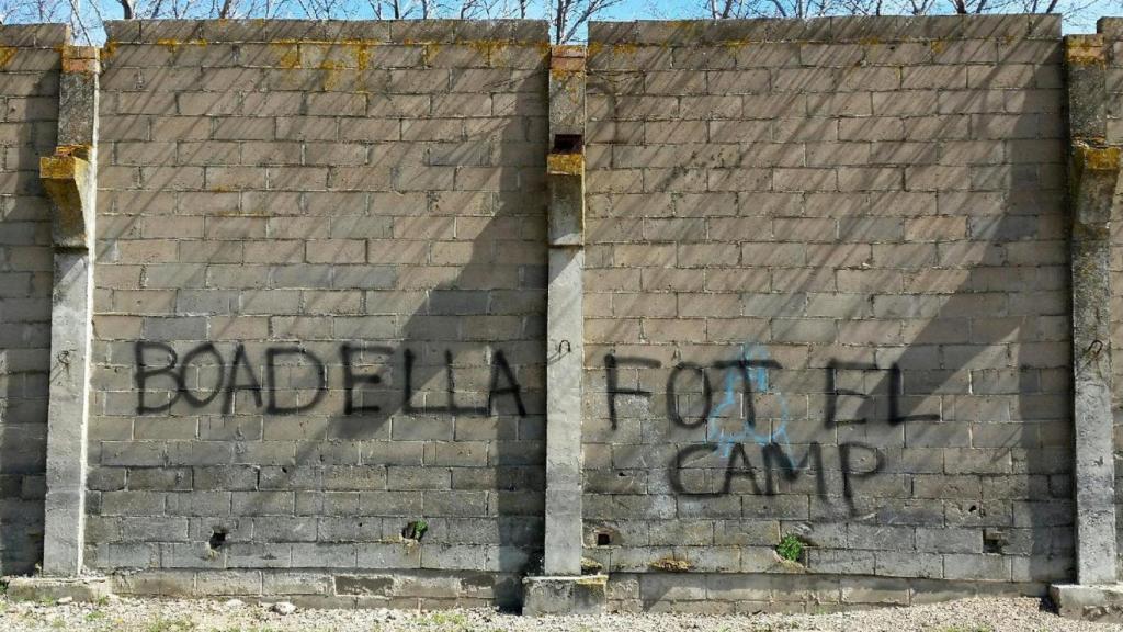 Albert Boadella recibe una pintada en Jafre.