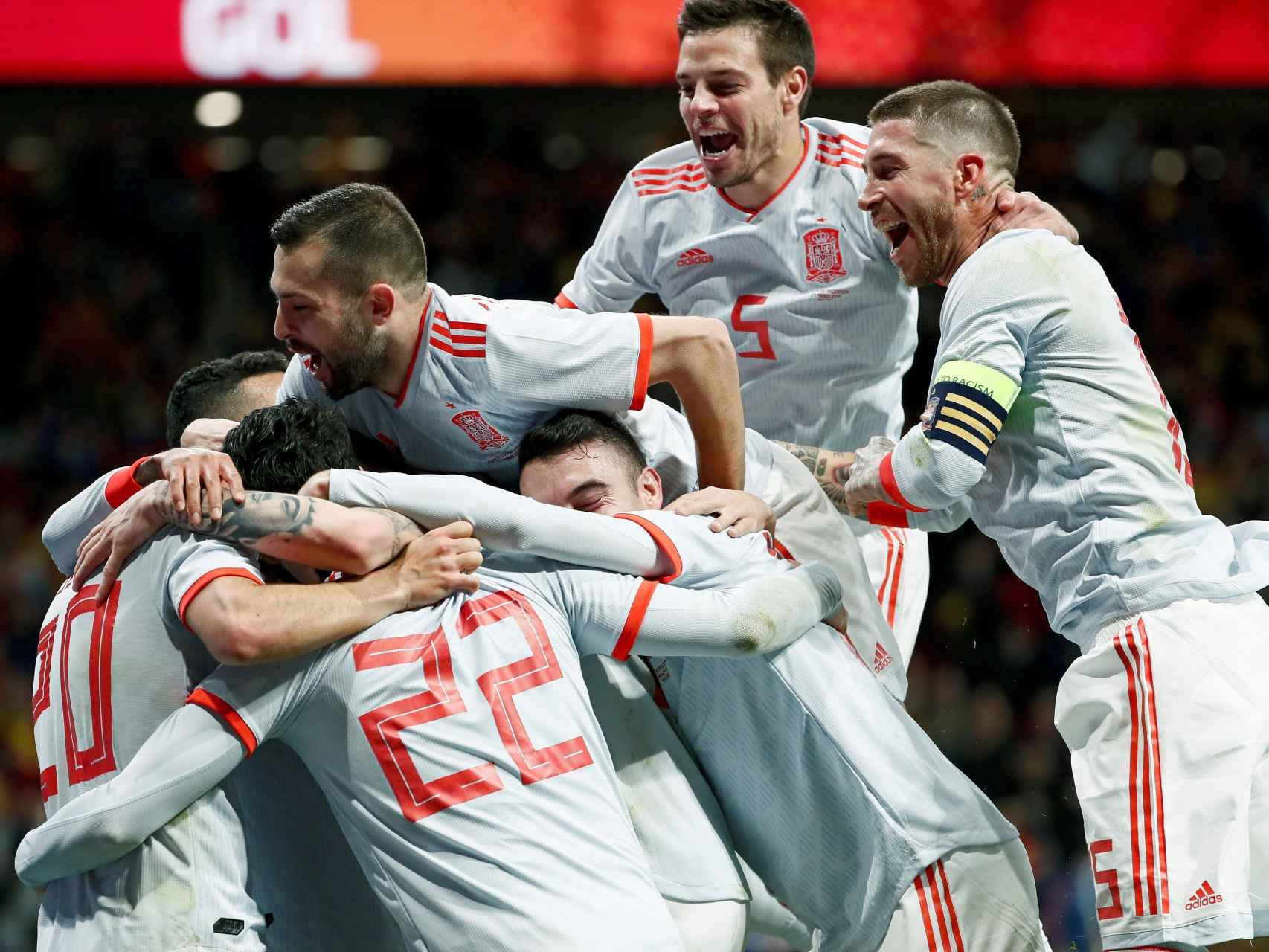 Los jugadores de la selección española celebran un gol ante Argentina.