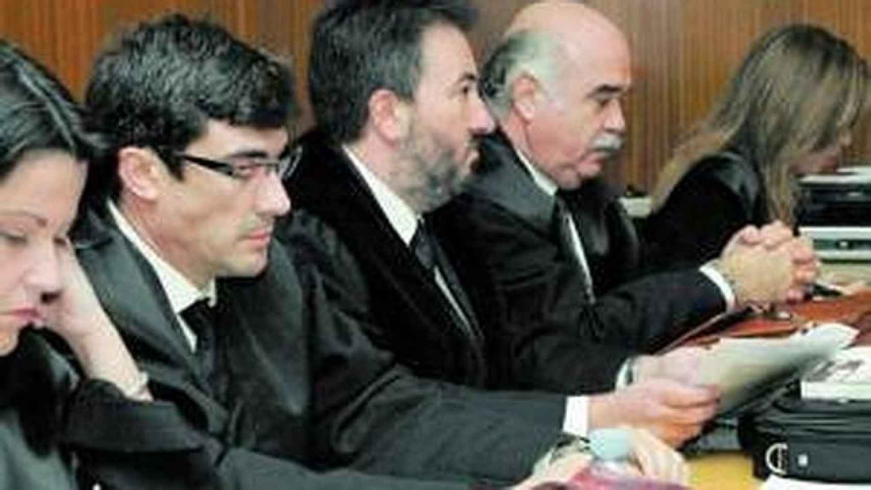 El abogado Alfonso Díaz Moñux (segundo por la izda.)