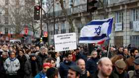 Manifestación en París por el brutal asesinato de una anciana judía.