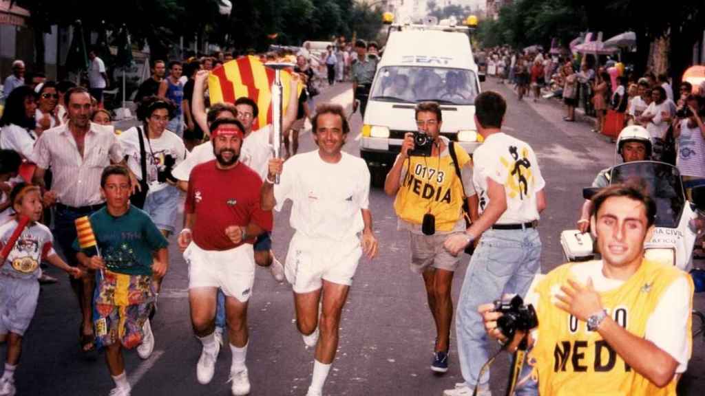 Serrat corrió con la antorcha olímpica para Barcelona 92.