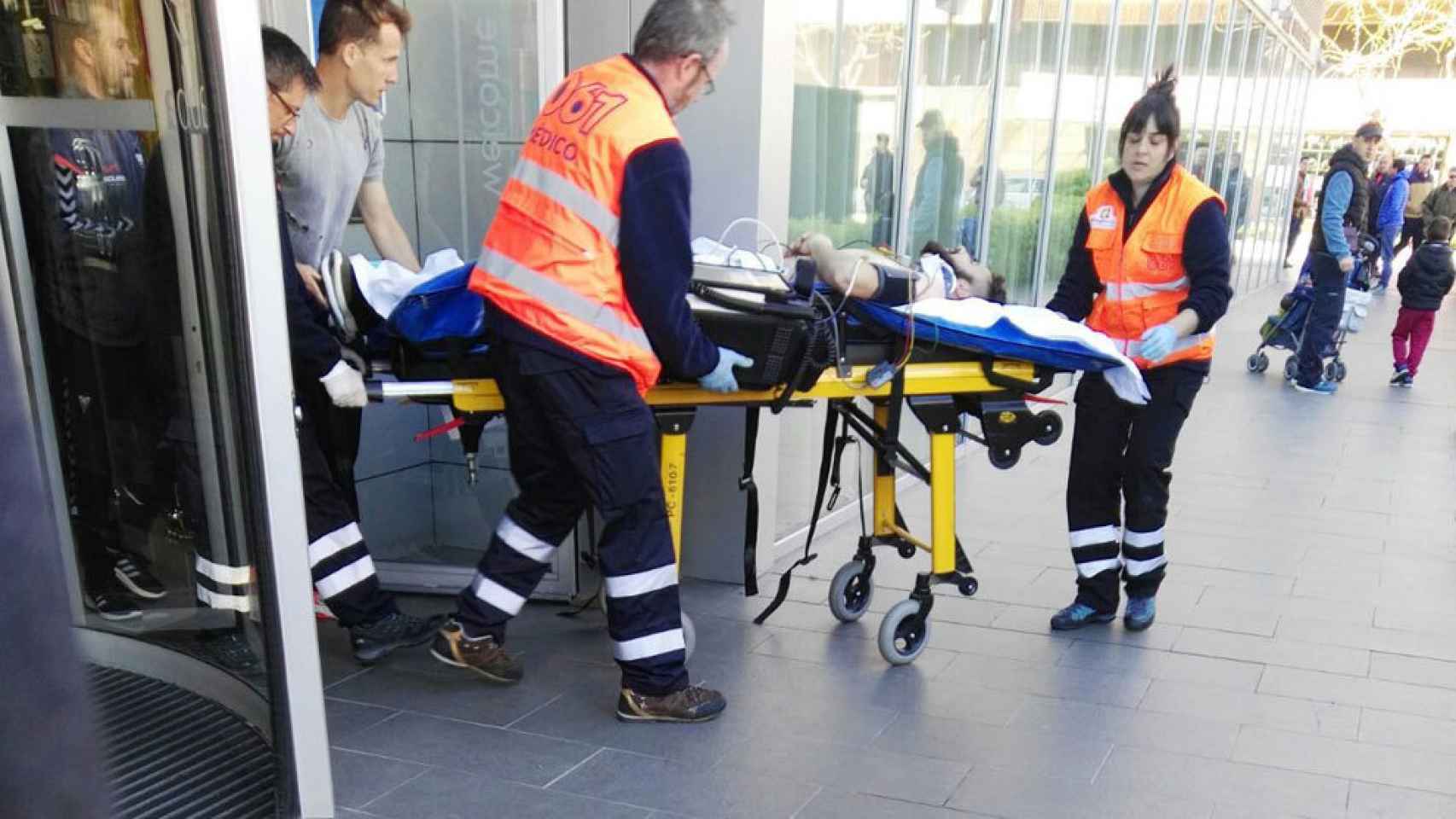 Pelayo Novo, jugador del Albacete, al entrar en el Hospital de Zaragoza.