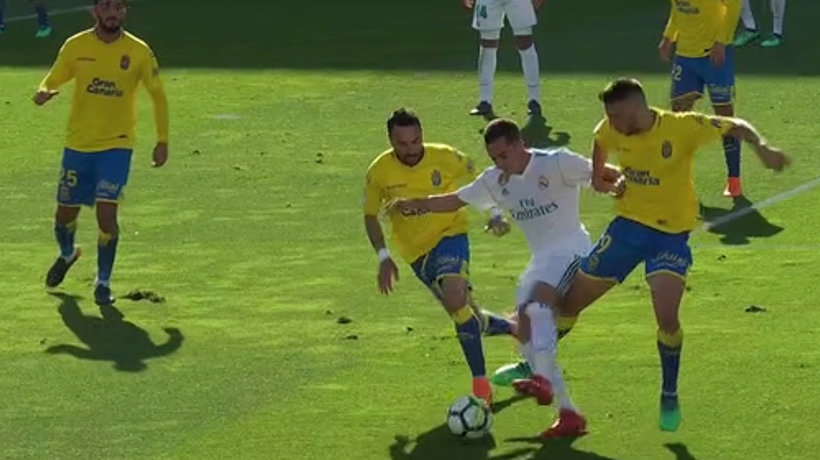 Claro penalti a Lucas Vázquez señalado por González Fuertes