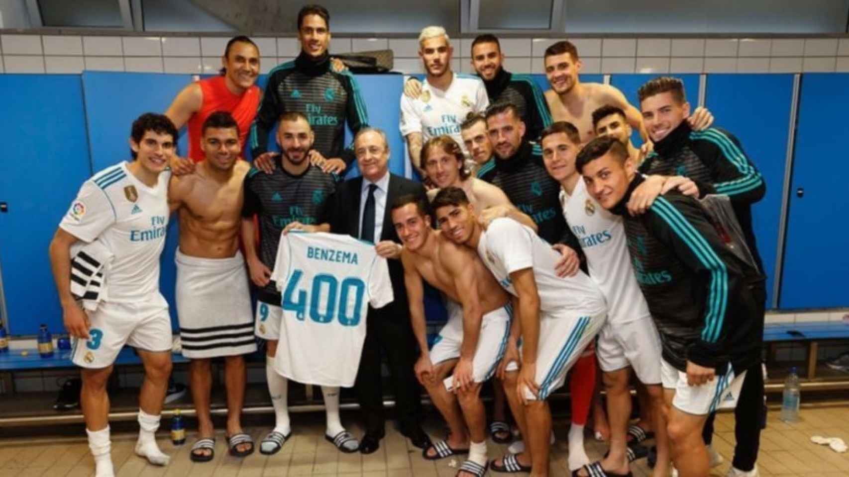 Florentino, junto a Benzema y el resto de jugadores. Foto. Instagram (@keylornavas1)