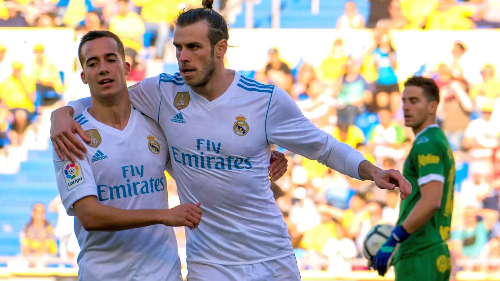 Gareth Bale celebra con Lucas Vázquez uno de sus dos goles a Las Palmas