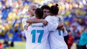 Los jugadores celebran el gol de Bale