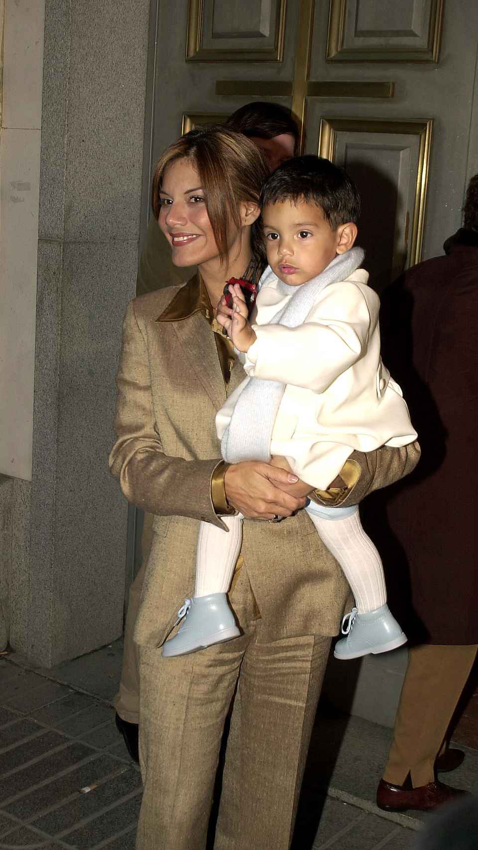 Ivonne Reyes junto a su hijo.